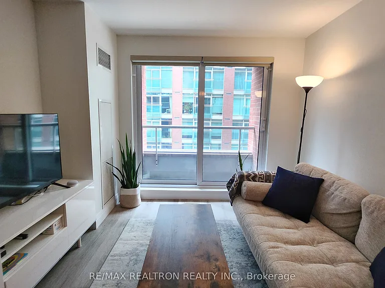230 King St E #511 — Photo 13
