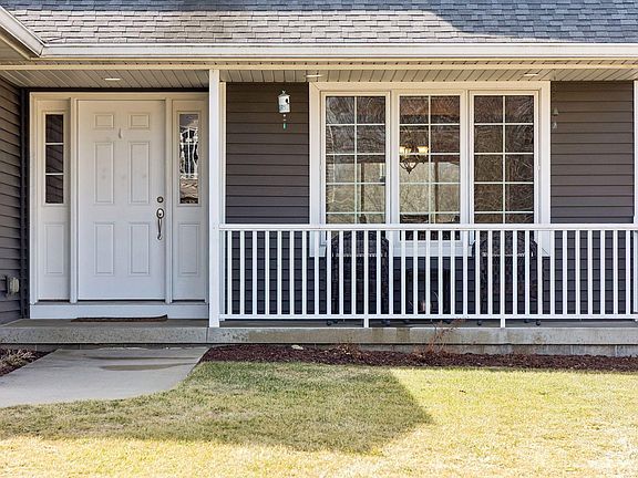 4th image of 5130 Meadow Dr SE