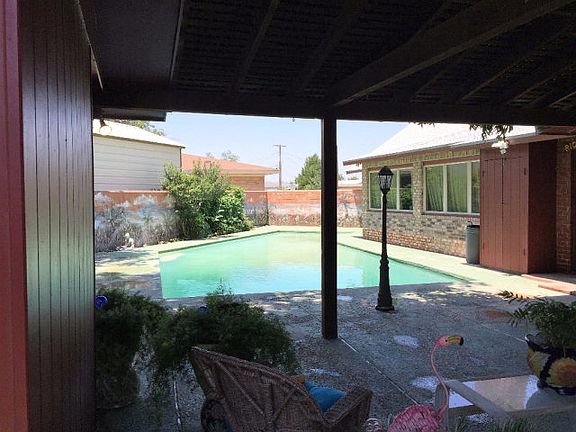 2nd image of 1717 W Crescent Dr