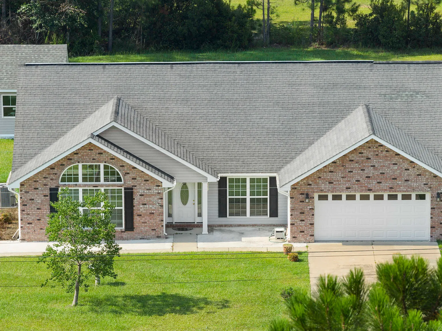 3 bed, 2.0 bath, 2353 sqft, $2,200 — Photo 3