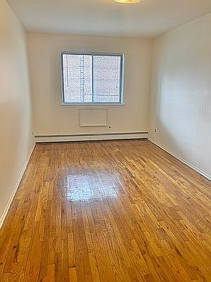 3rd image of 3078 Crescent St #1
