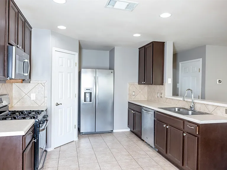 3931 Bonnie Ln — Photo 5