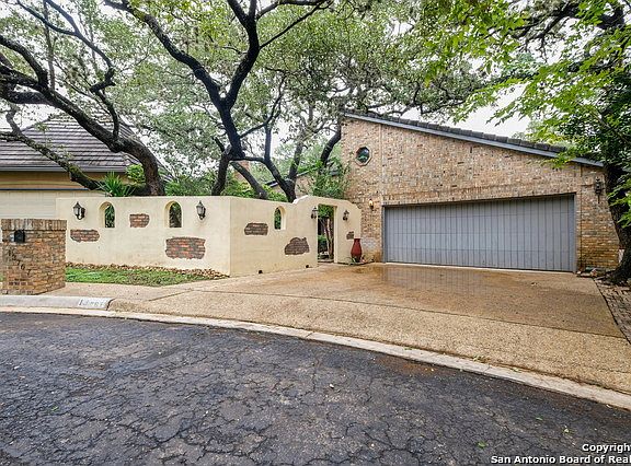 3rd image of 13767 Bluff Villas Ct
