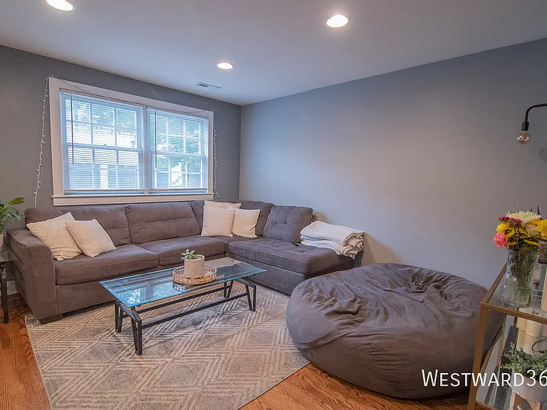 2733 N Wayne Ave #2 — Photo 2