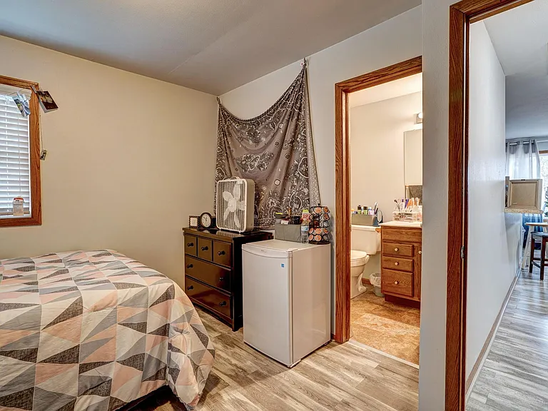 647 N Walton Dr — Photo 17