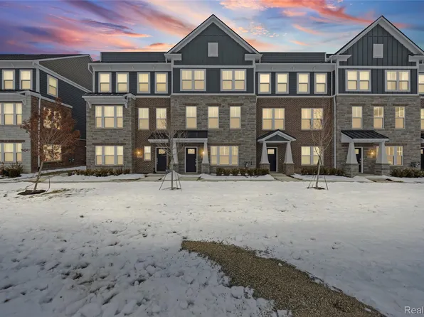 43071 Atwood Ave, Novi, MI 48375