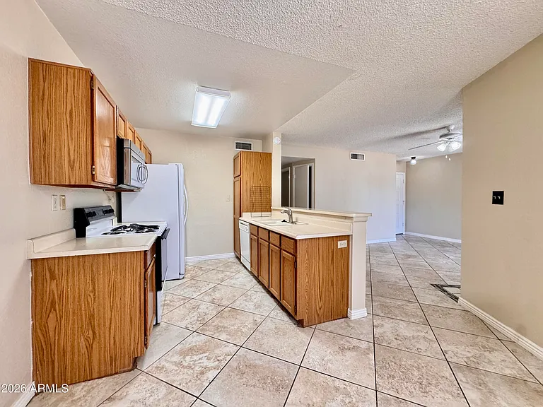 2910 W Marconi Ave #104 — Photo 6