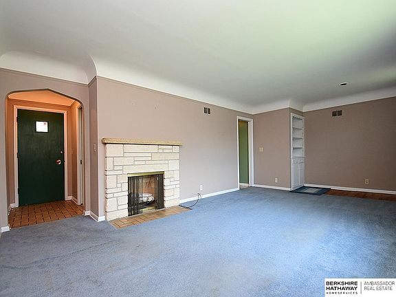 5th image of 821 Parkwood Ln