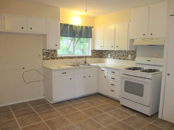 5th image of 1715 E Fordyce Ave