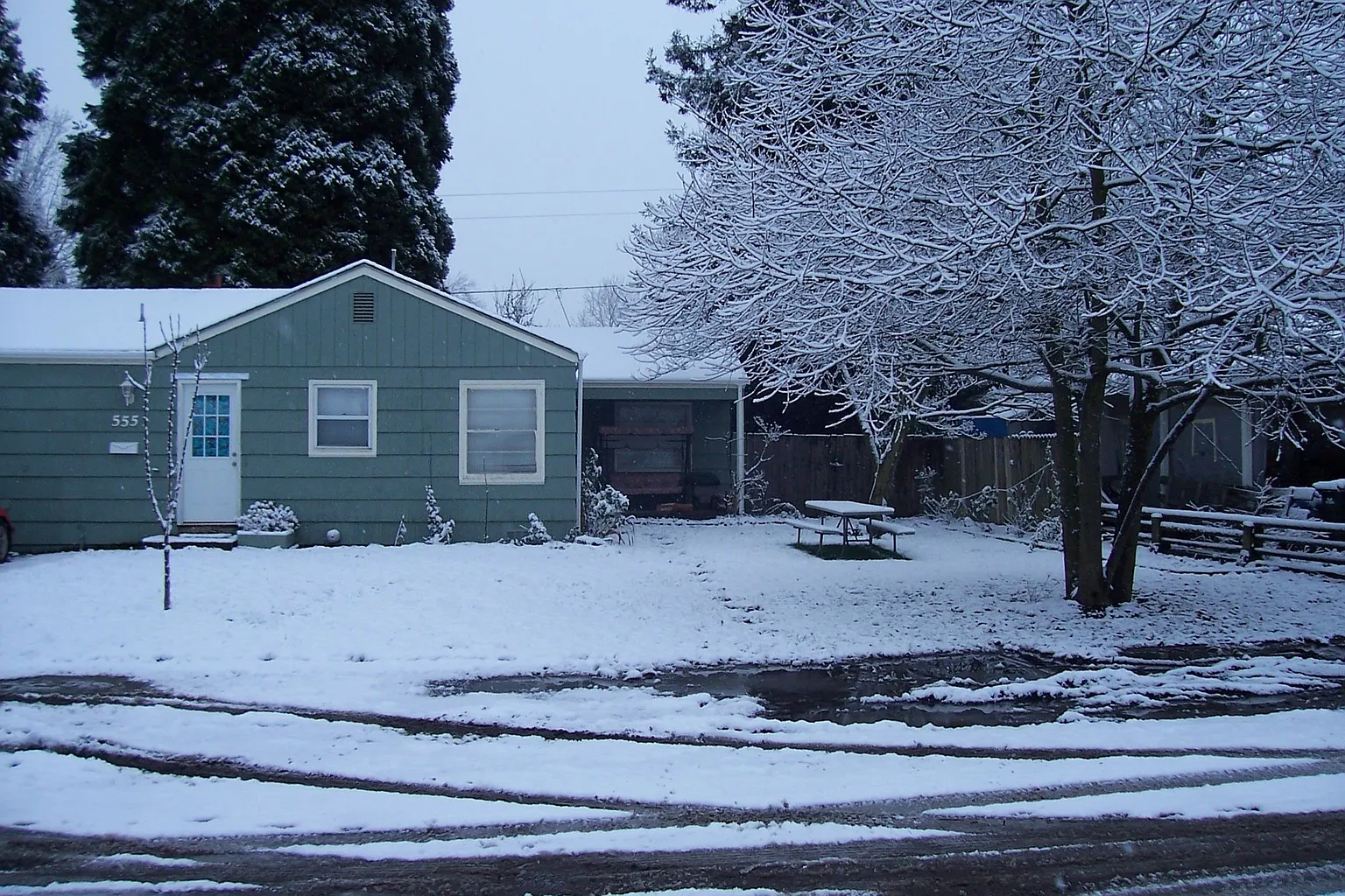 555 Louis St photo 1