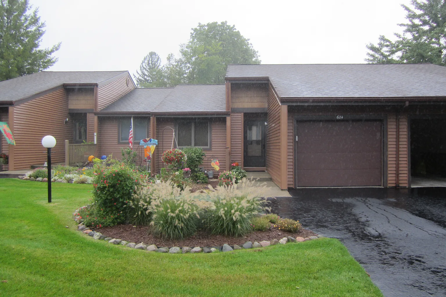 624 Maple Creek Dr photo 1