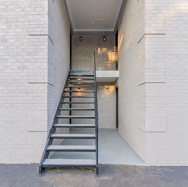 1st image of 105 Willwood Dr #3