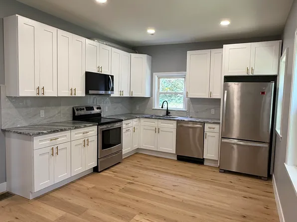 706 W Main St #2, Avon, MA 02322