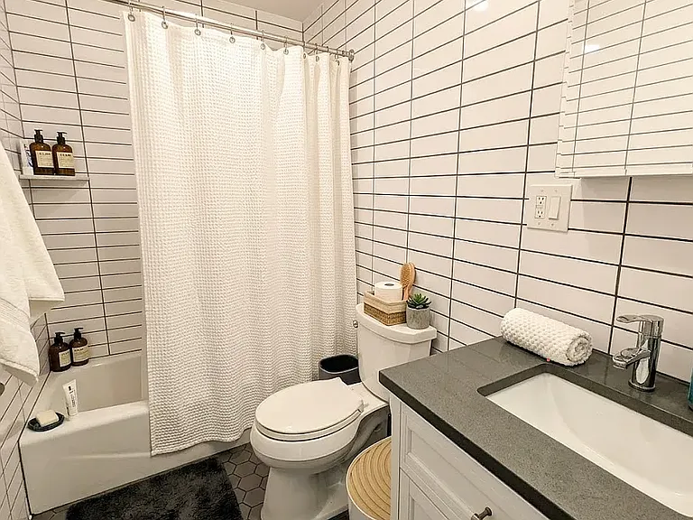 35 Cambridge Pl #3 — Photo 4