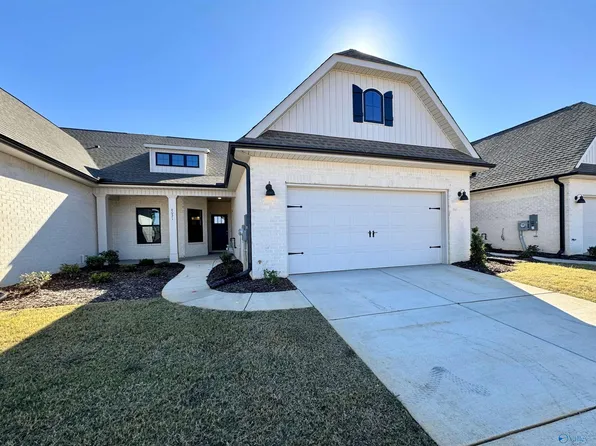 455 Raleigh Elm Dr, Huntsville, AL 35824