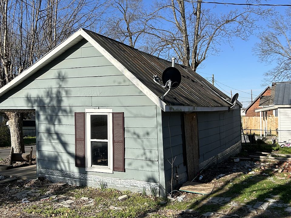 2nd image of 2083 Bessie St