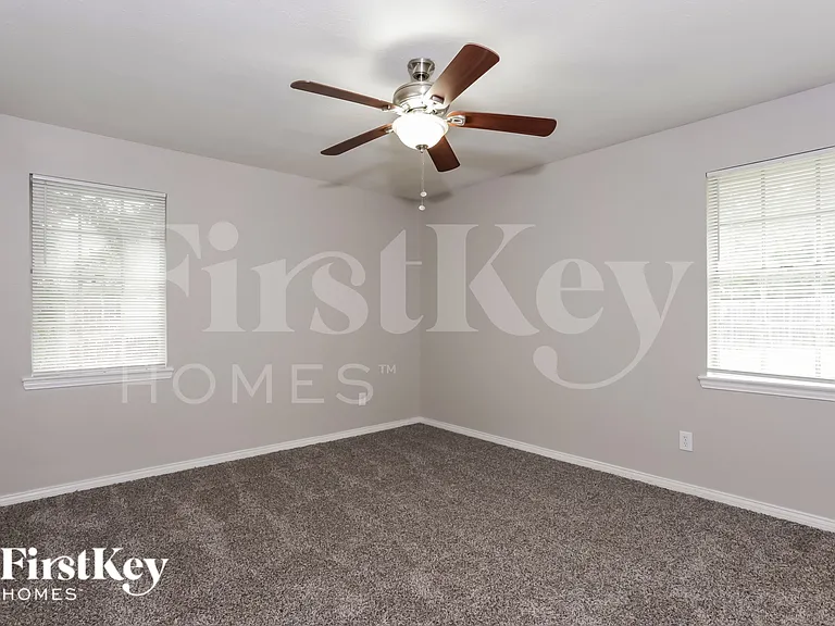 115 Brook Hollow Dr — Photo 16