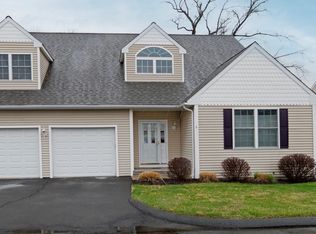 6 Pond View Cir #6, North Haven, CT 06473