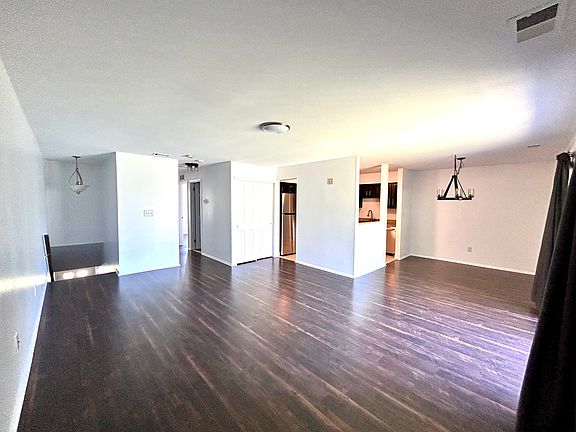 3rd image of 12 Wyndham Pl #12