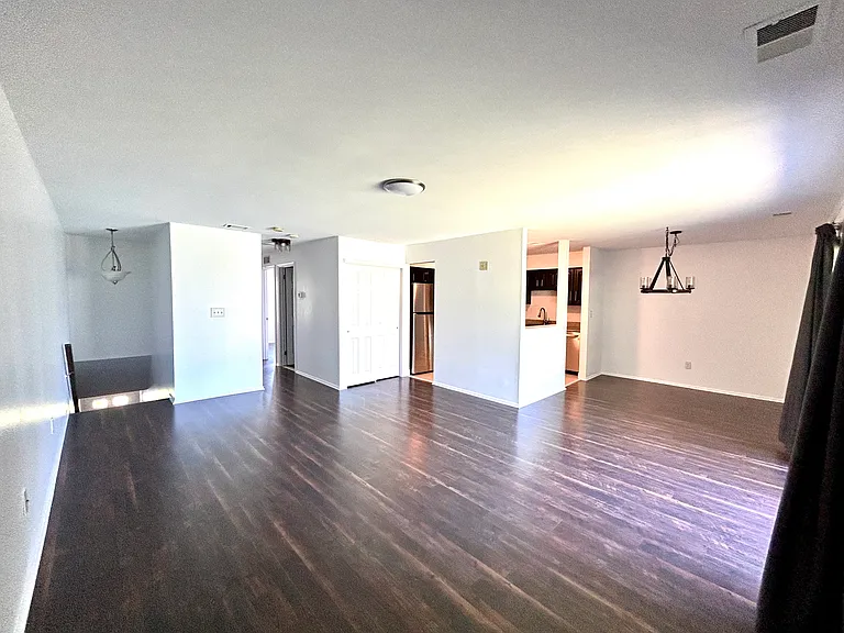 12 Wyndham Pl #12 — Photo 3