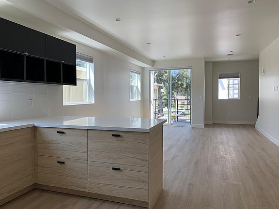 5th image of 4510 Fulton Ave #4510