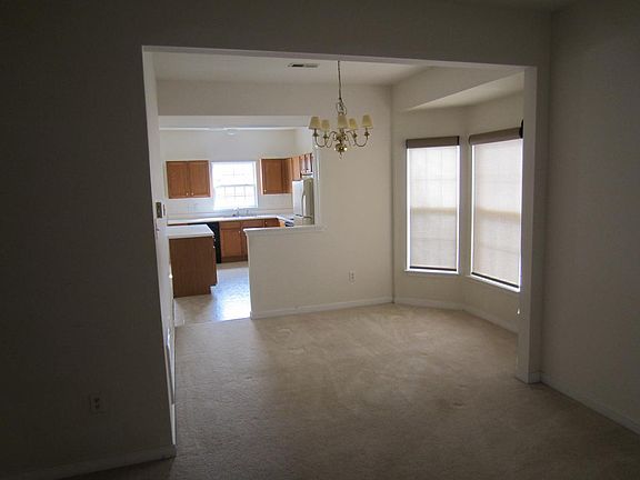 4th image of 2553 Mountain Ash Cir