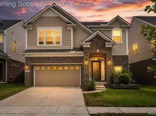 28296 Verona Dr, Novi, MI 48377
