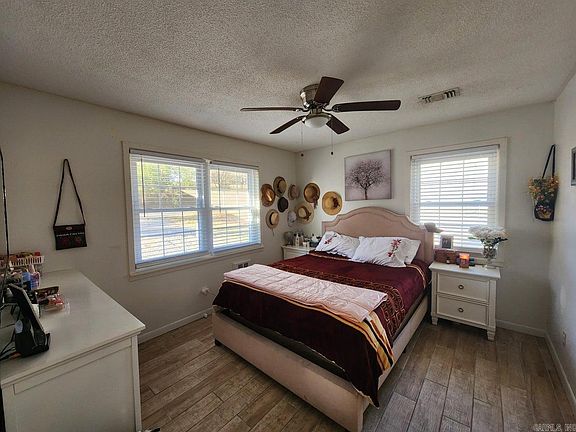 5th image of 20 Valentine Cir