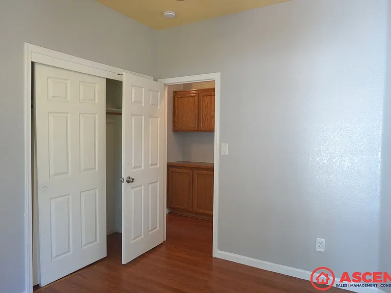 9305 Foxglen Ct — Photo 10