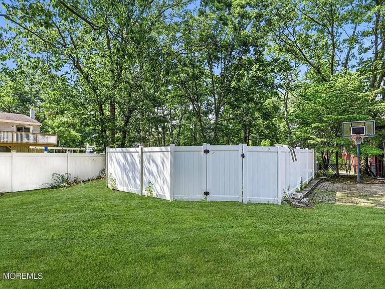 1006 Morris Ave — Photo 17