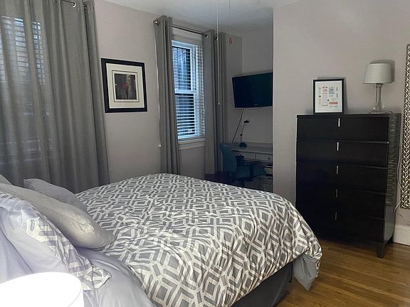 Turn-key: includes all furnishings, bedding, kitchen utensils