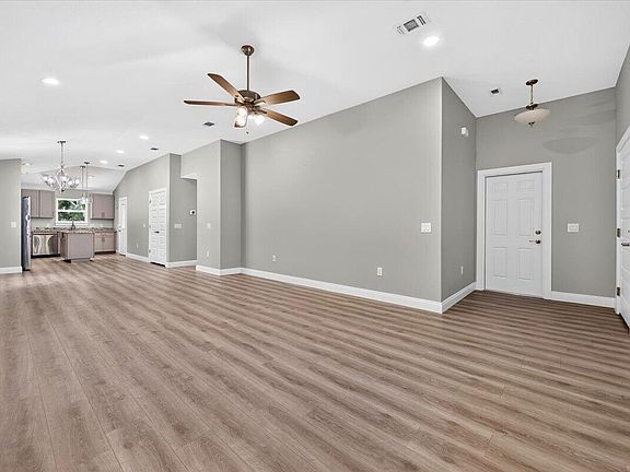 5th image of 8414 Lucena St #8414
