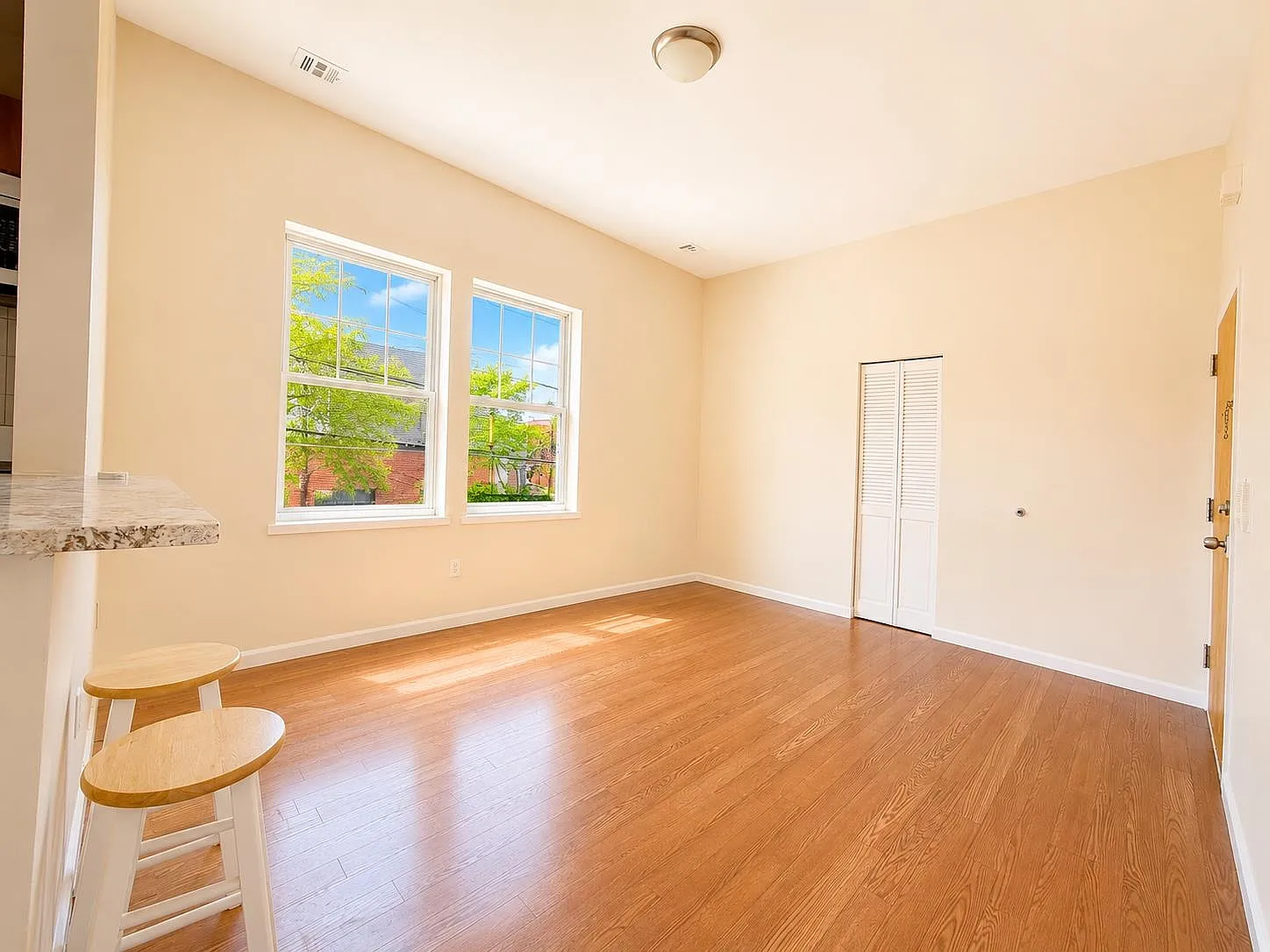 1 bed, 1.0 bath, $1,700 — Photo 2