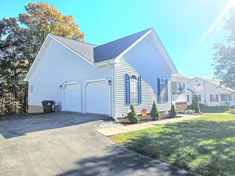 153 Sugar Plum Ln — Photo 3