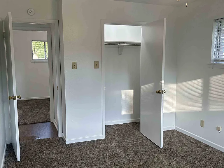 2513 Redbud St — Photo 11