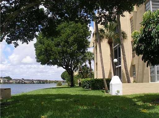 1st image of 952 NE 199th St APT 215