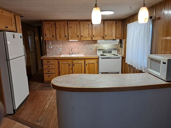 3rd image of 606 Miner St