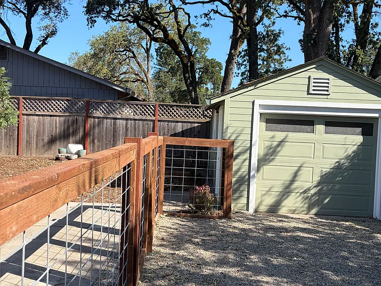18495 Riverside Dr — Photo 10