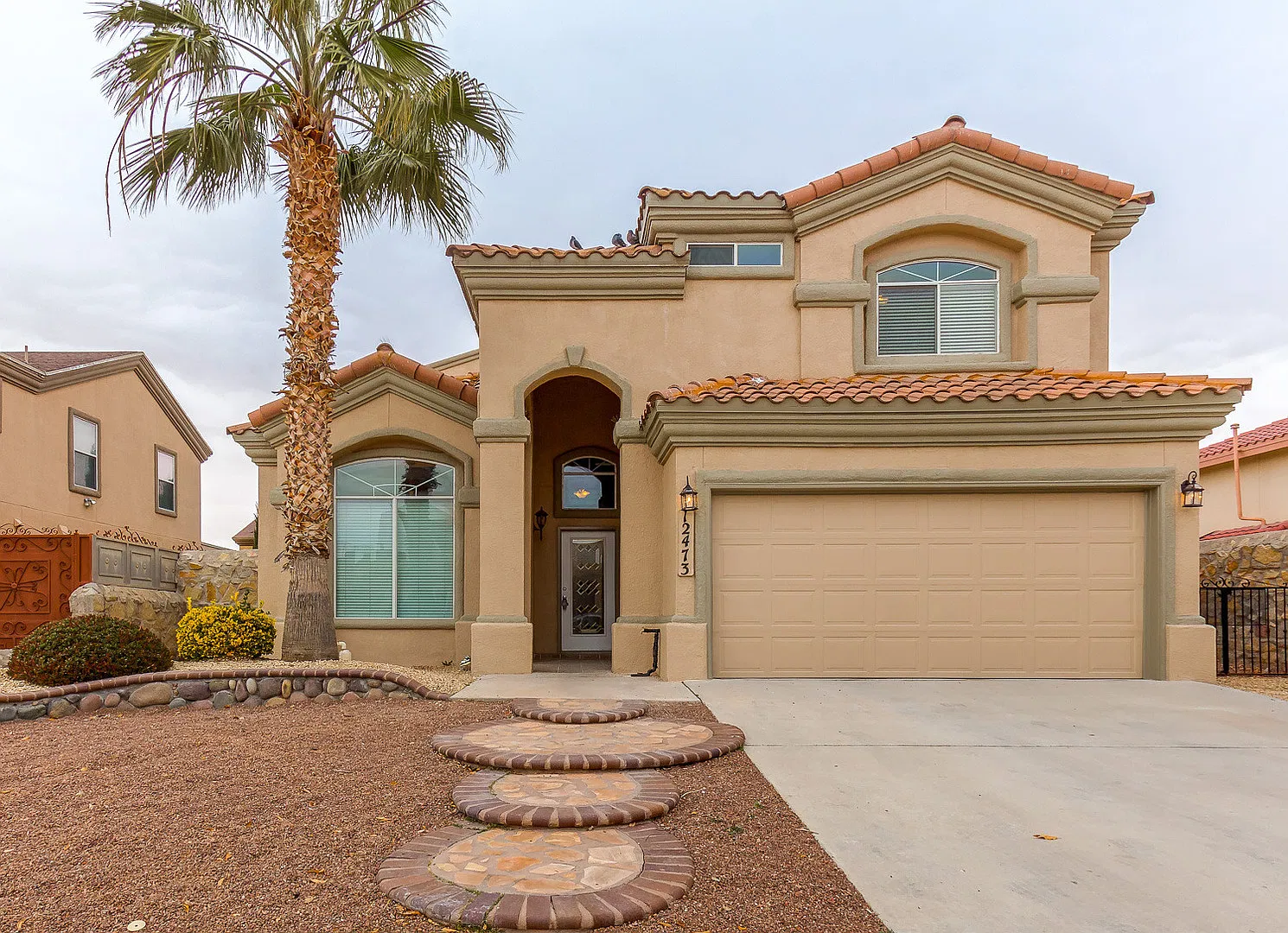 Charming 3 Bedroom Home with Refrigerated Air and Sparkling Pool for Rent — Photo 2