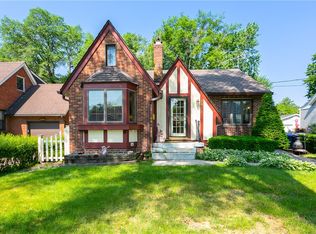 2812 43rd St, Des Moines, IA 50310