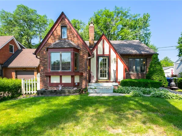 2812 43rd St, Des Moines, IA 50310