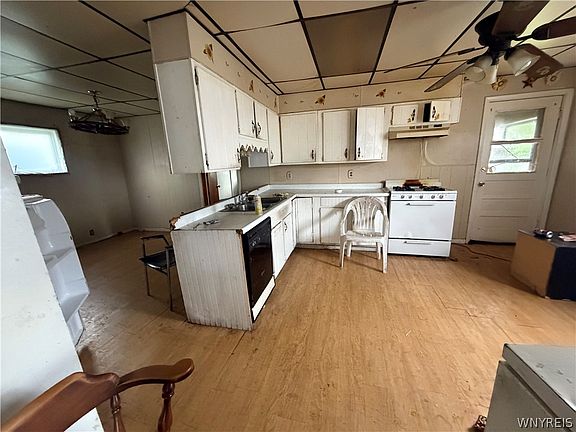 4th image of 115 Washington St