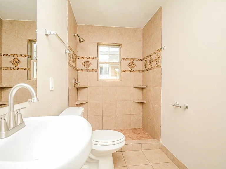 6018 Collingsworth St #1 — Photo 12
