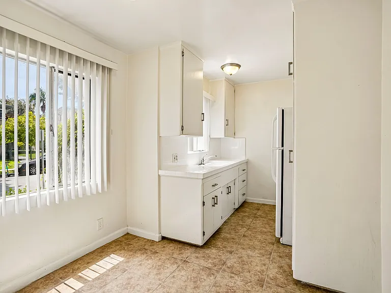 3867 Potomac Ave. — Photo 18