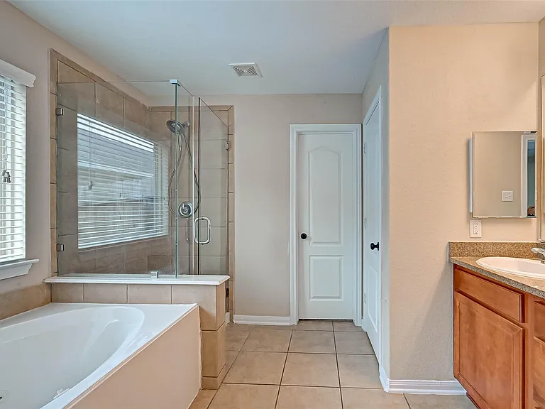 6402 Black Bamboo Ln — Photo 24