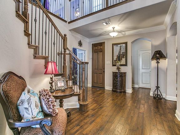 3rd image of 3419 Overhill Dr