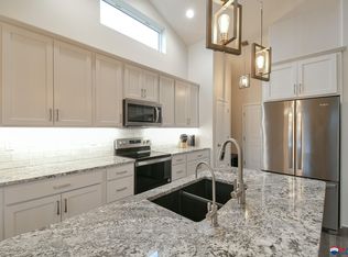 7720 Vera Dr, Lincoln, NE 68516