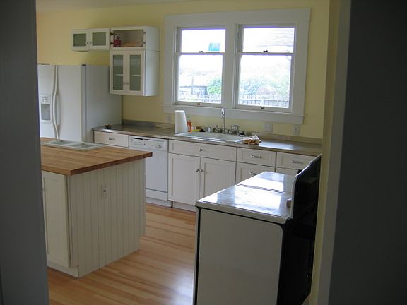 3rd image of 227 N Harold St