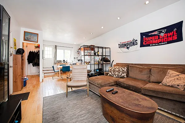 Rented by Bold New York | media 26