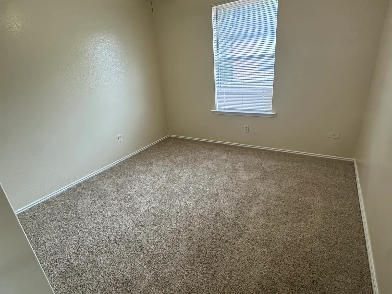 3 bed, 1127 sqft, $1,600 — Photo 3
